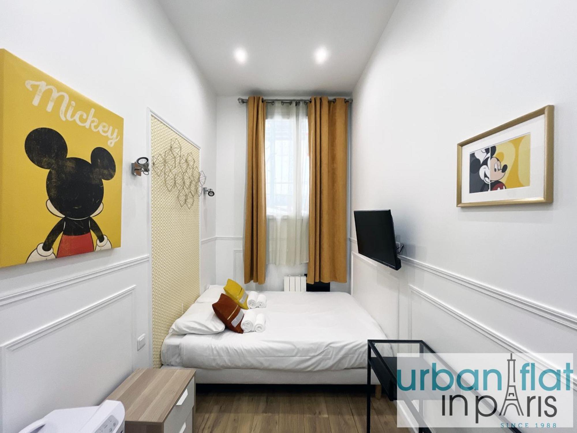 72 - Mermoz Mickey Mouse Paris Extérieur photo