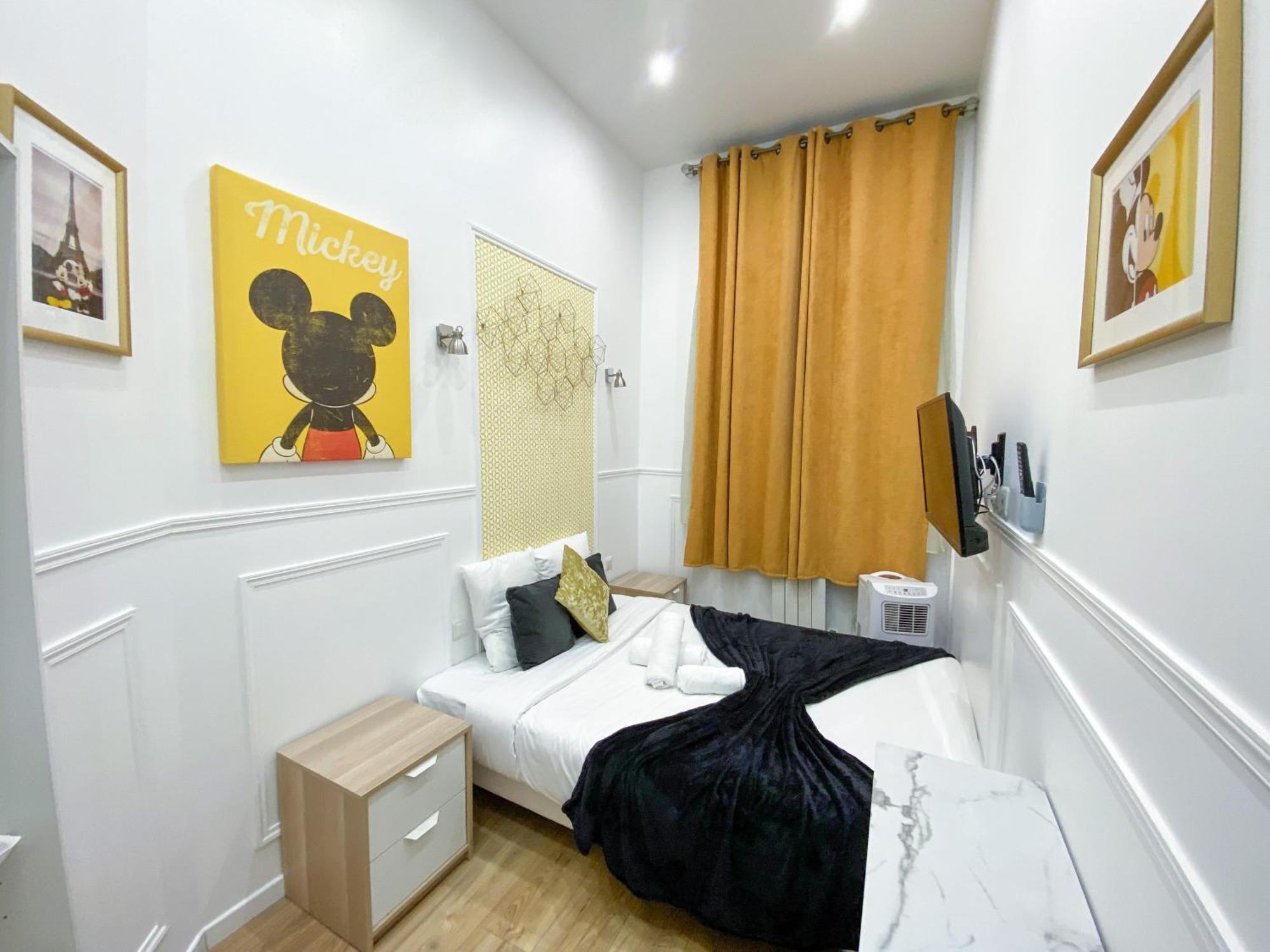 72 - Mermoz Mickey Mouse Paris Extérieur photo