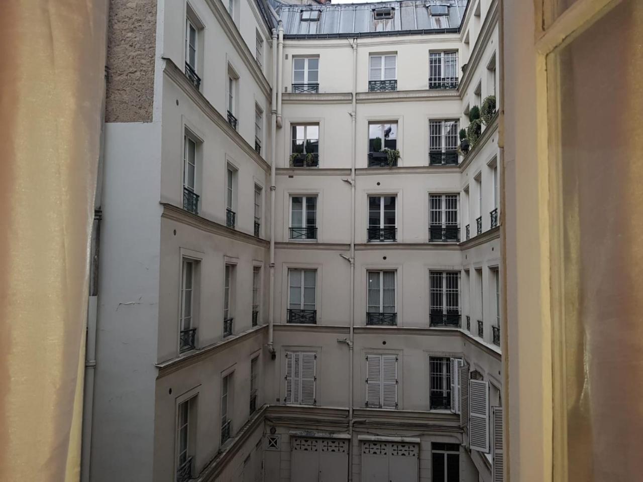 72 - Mermoz Mickey Mouse Paris Extérieur photo